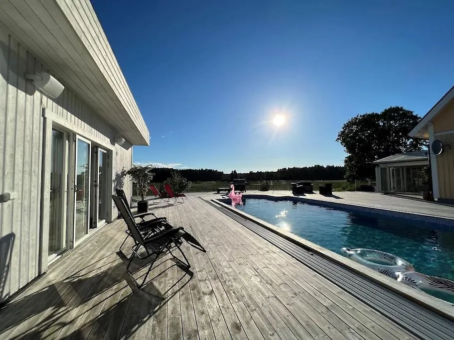 Luxury Spa Villa - Pool Sauna Hottub Sigtuna