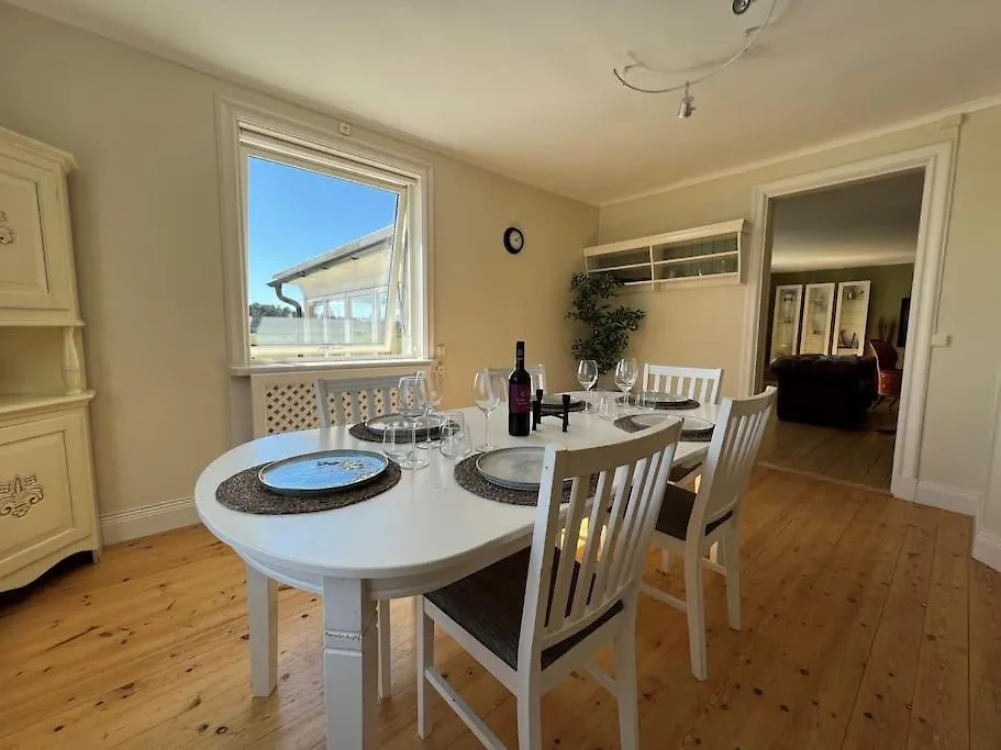 Luxury Spa Villa - Pool Sauna Hottub Sigtuna